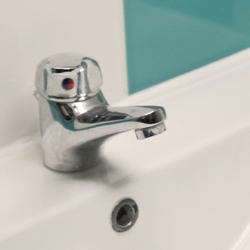 Bostik DIY Poland tutorial how to sea a sink teaser image