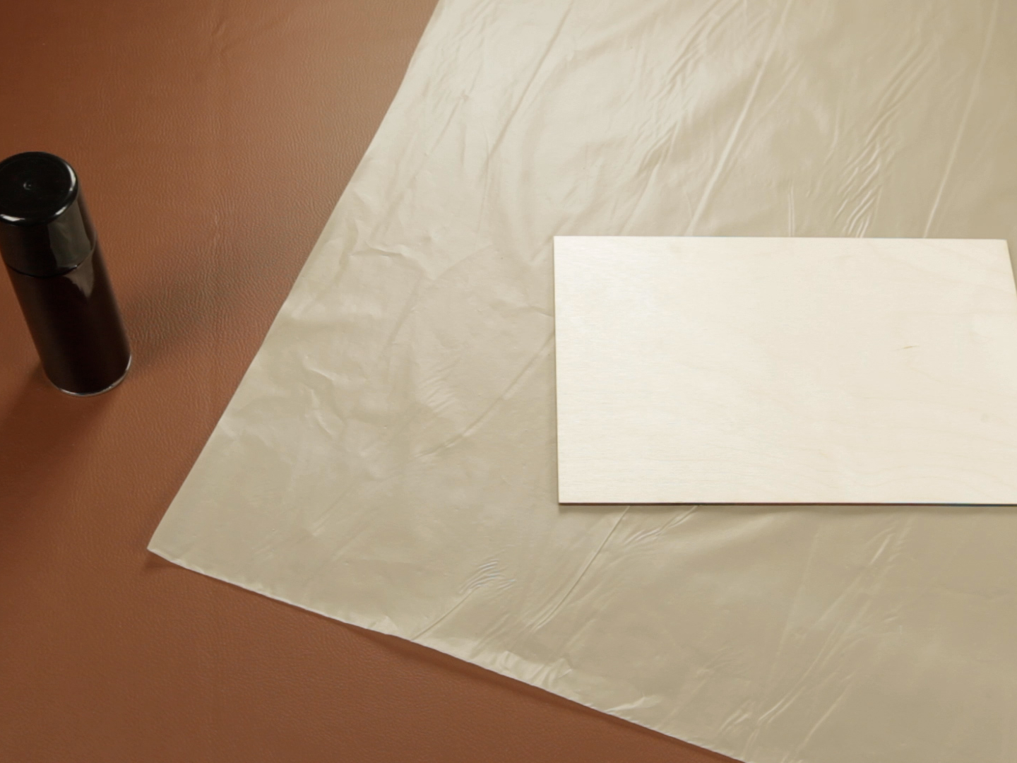 Bostik DIY Romania How To Fix Corkboard With Spray Contact Glue Step 1