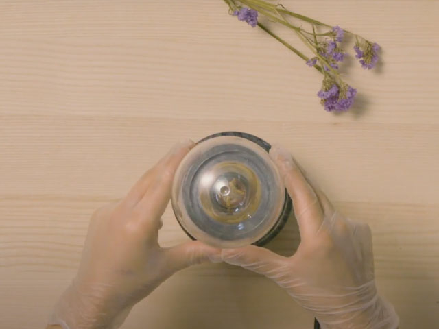 Bostik DIY Poland tutorial how to repair a glass lamp step 4