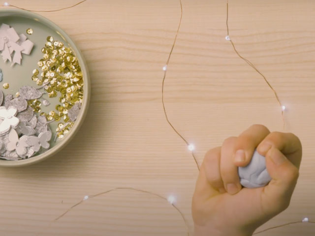 Bostik DIY Russia how to decorate a garland with blu tack step 1