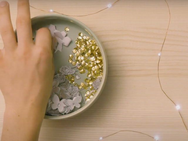 Bostik DIY Russia how to decorate a garland with blu tack step 2