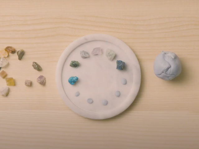 Bostik DIY Thailand tutorial decorate with blu tack step 1
