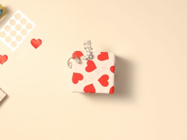 DIY Bostik Ireland Ideas and Inspiration Professional Wrapping Step 8
